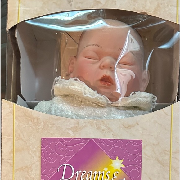 🩷NEW IN BOX NUMBERED PREMIUM EDITION Dreams and Treasures porcelain doll - Picture 6 of 7